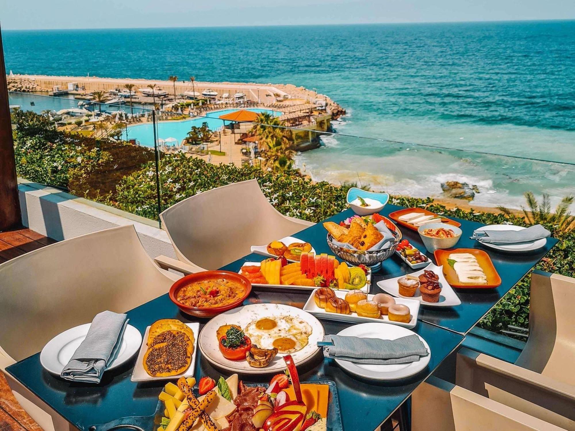 Moevenpick Hotel Beirut Eksteriør billede