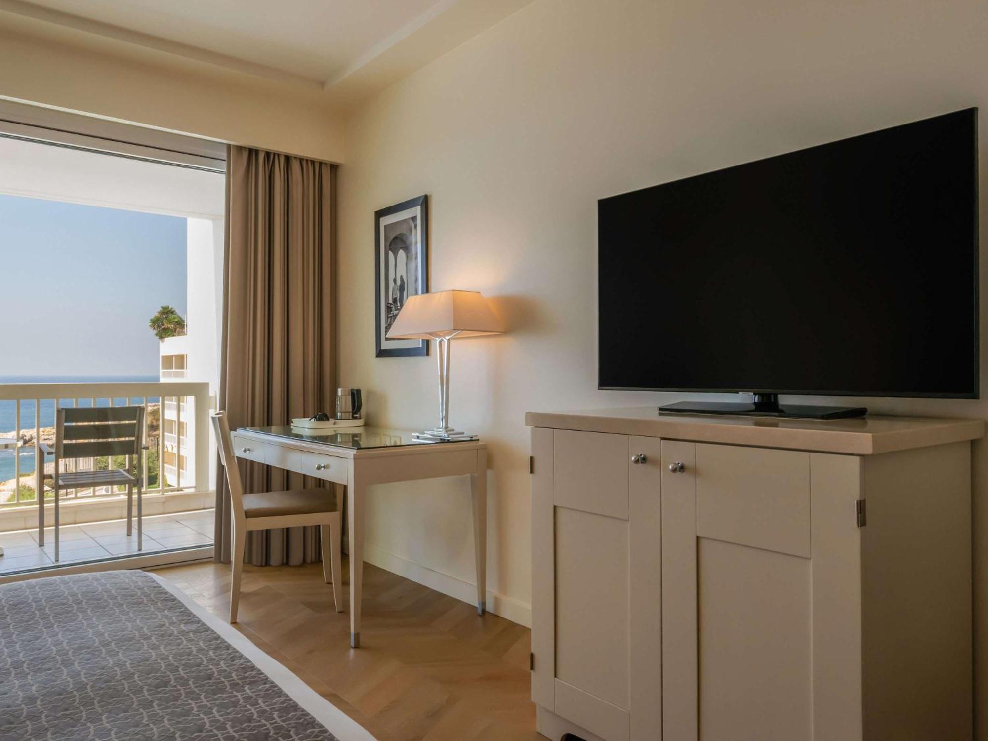 Moevenpick Hotel Beirut Eksteriør billede