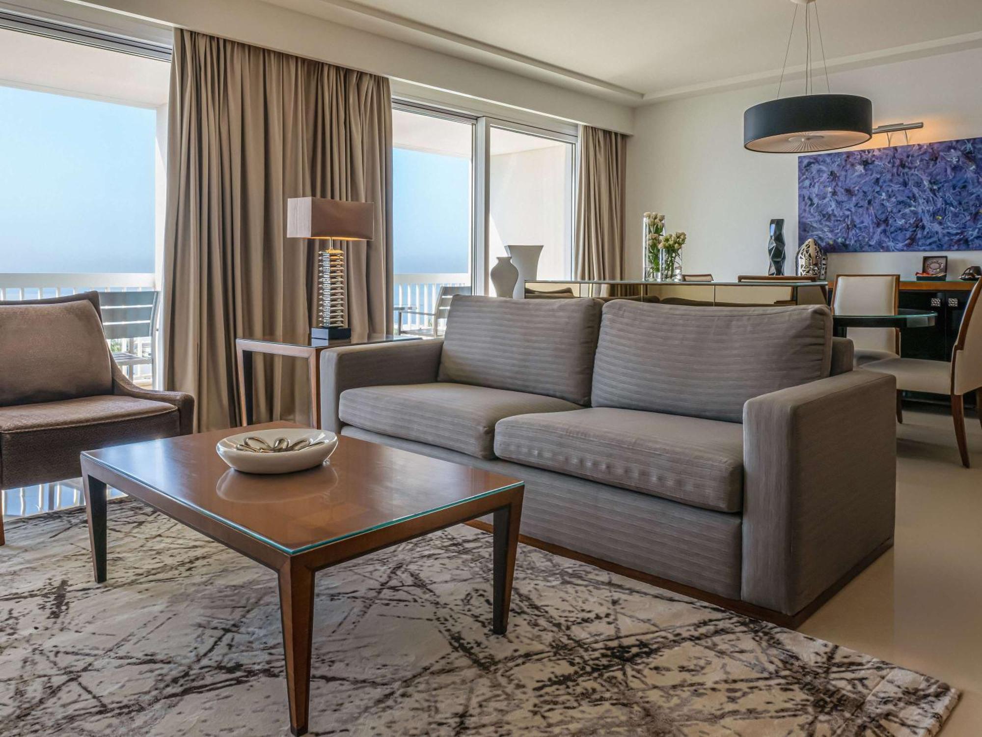 Moevenpick Hotel Beirut Eksteriør billede