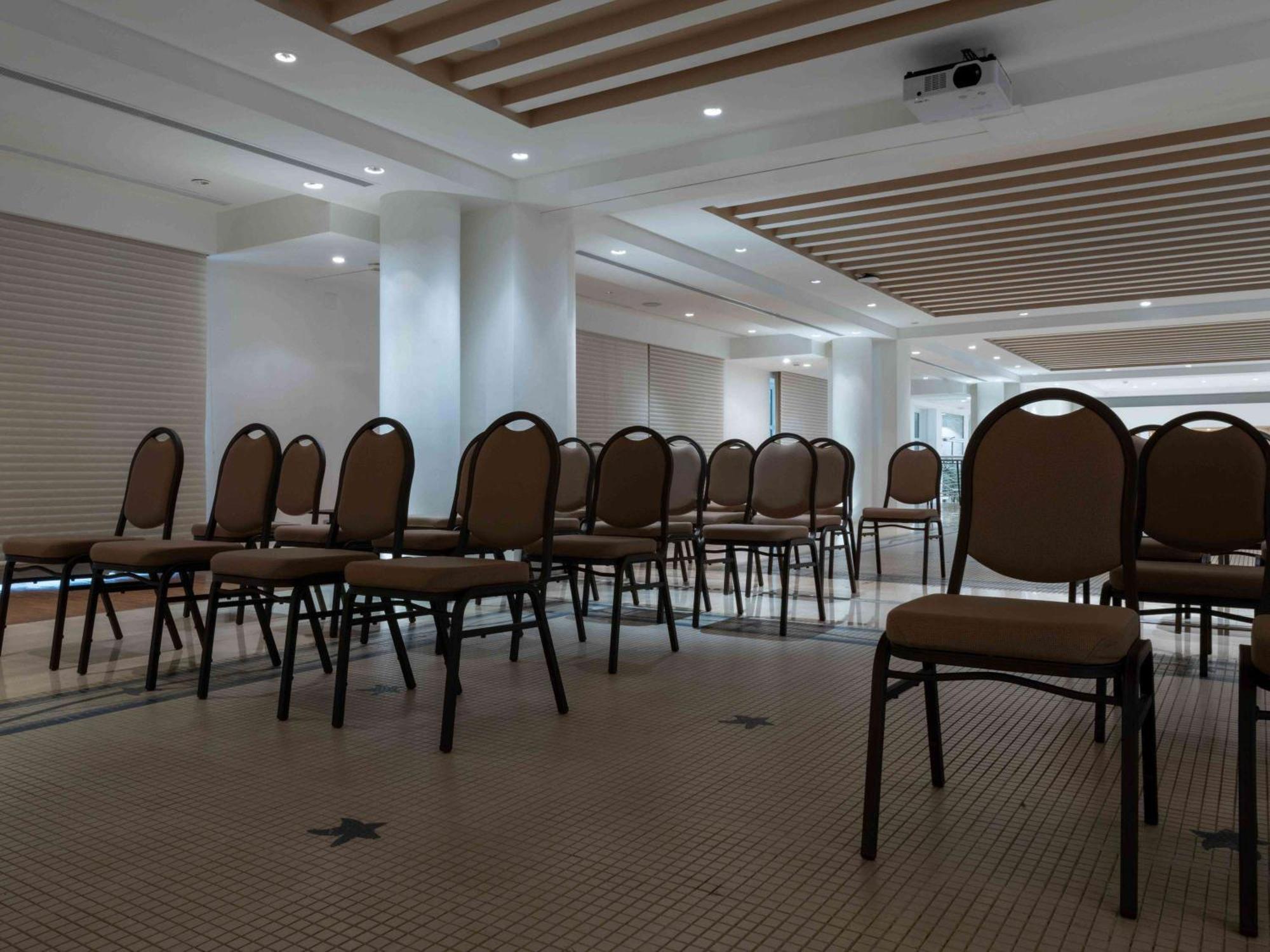 Moevenpick Hotel Beirut Eksteriør billede