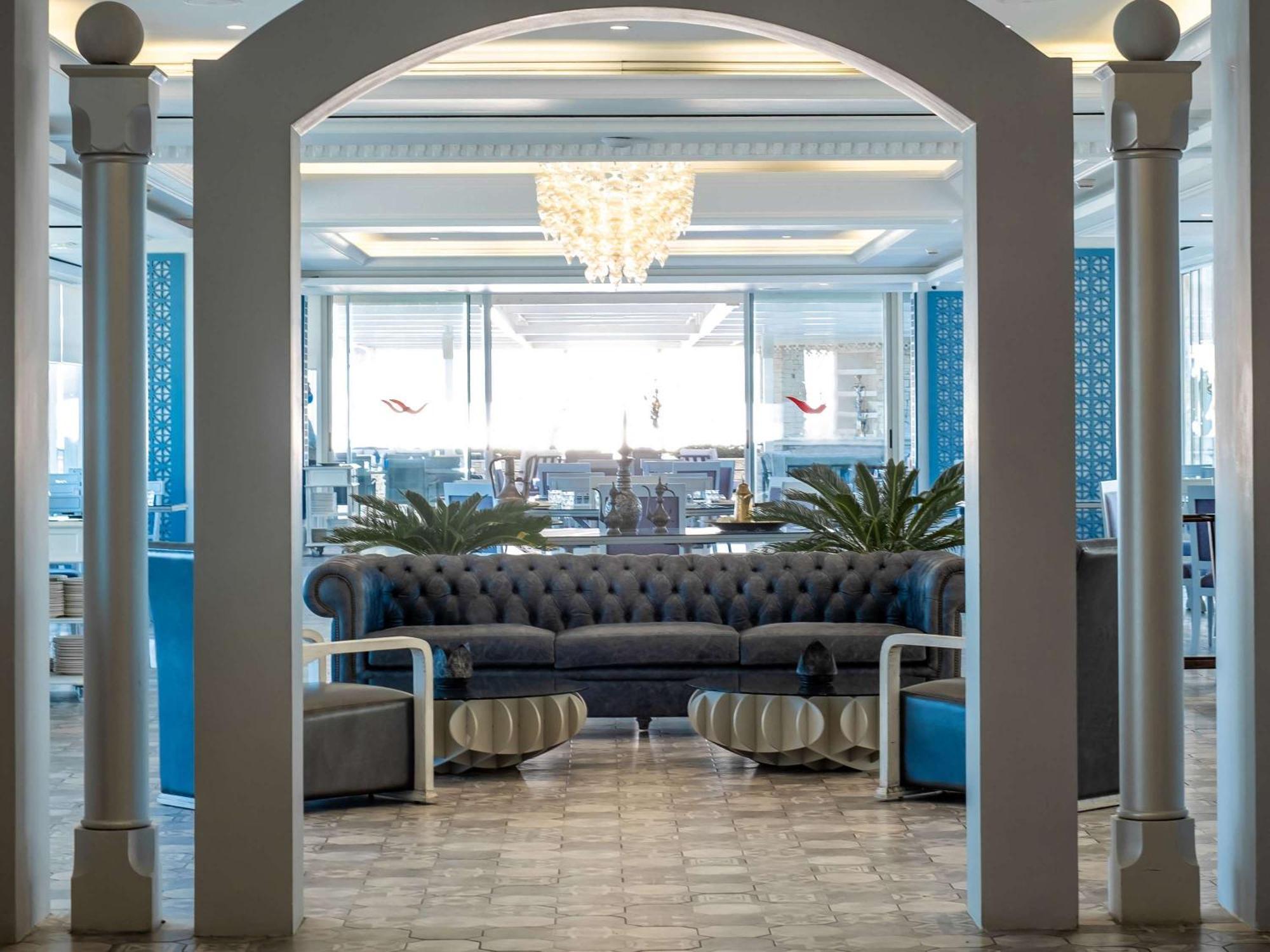 Moevenpick Hotel Beirut Eksteriør billede
