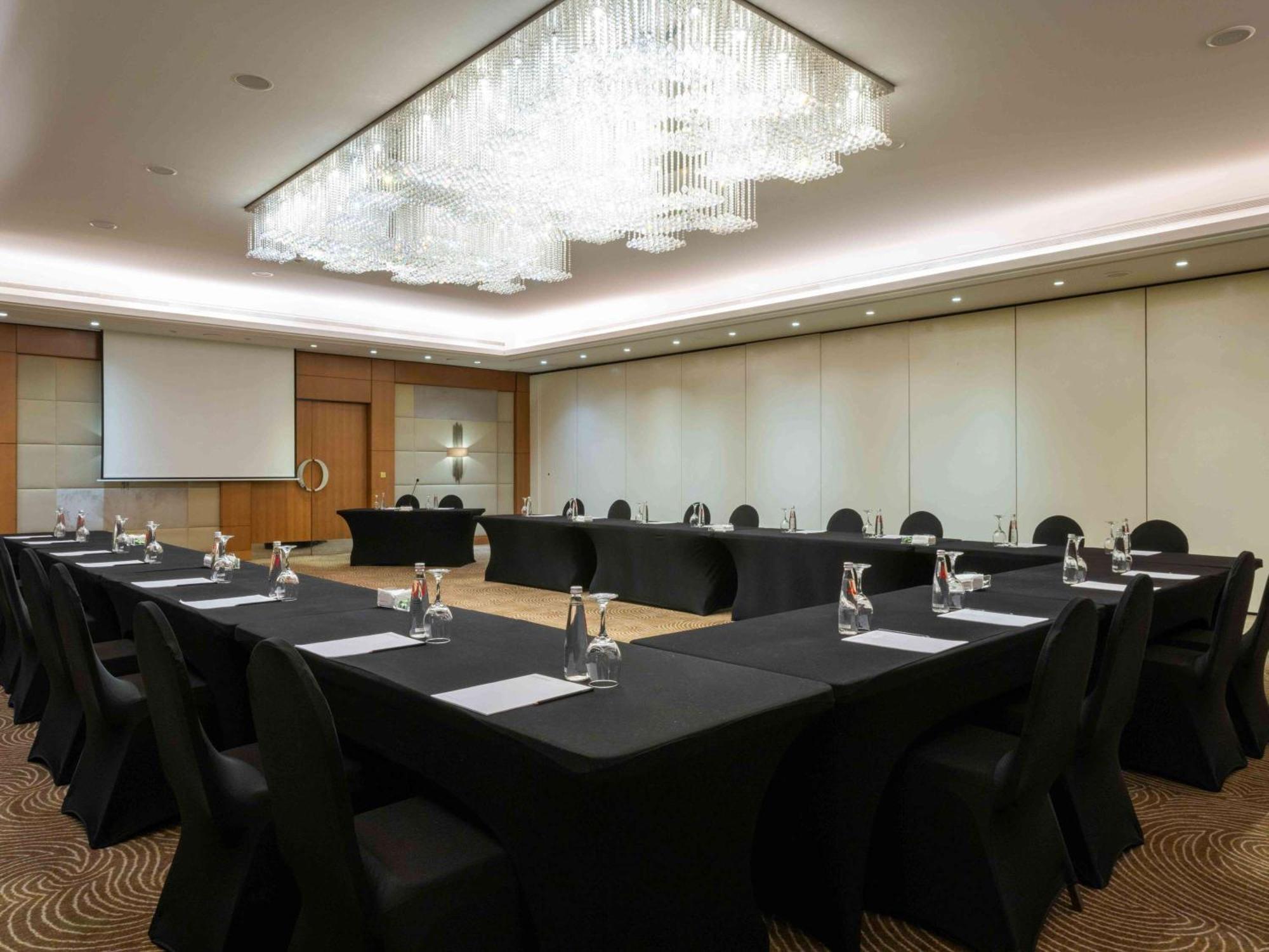Moevenpick Hotel Beirut Eksteriør billede