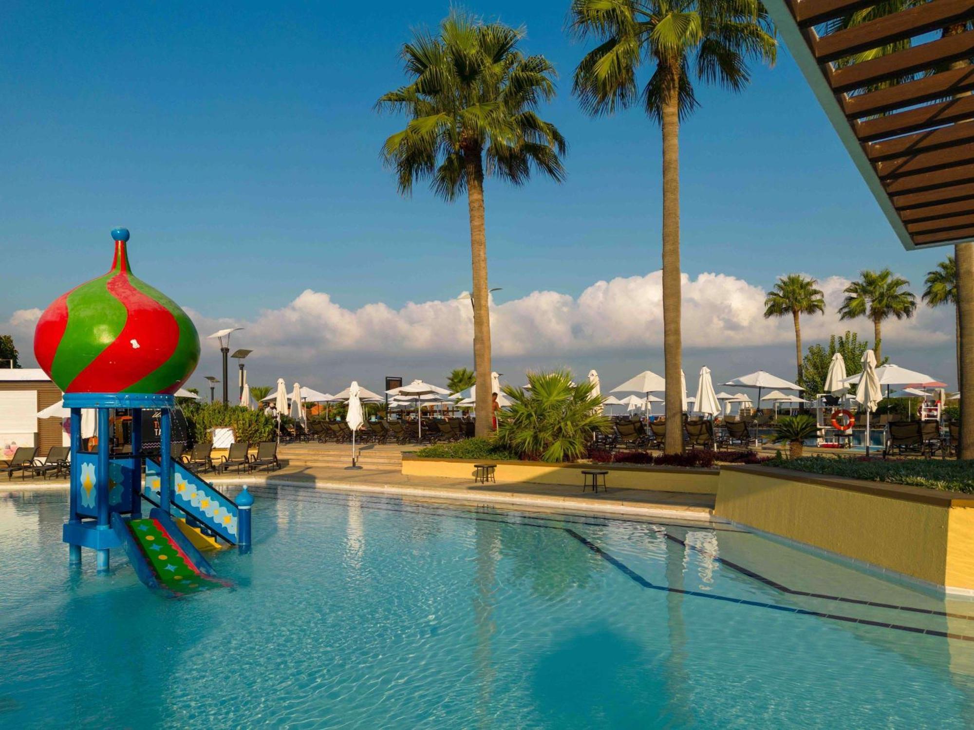 Moevenpick Hotel Beirut Eksteriør billede