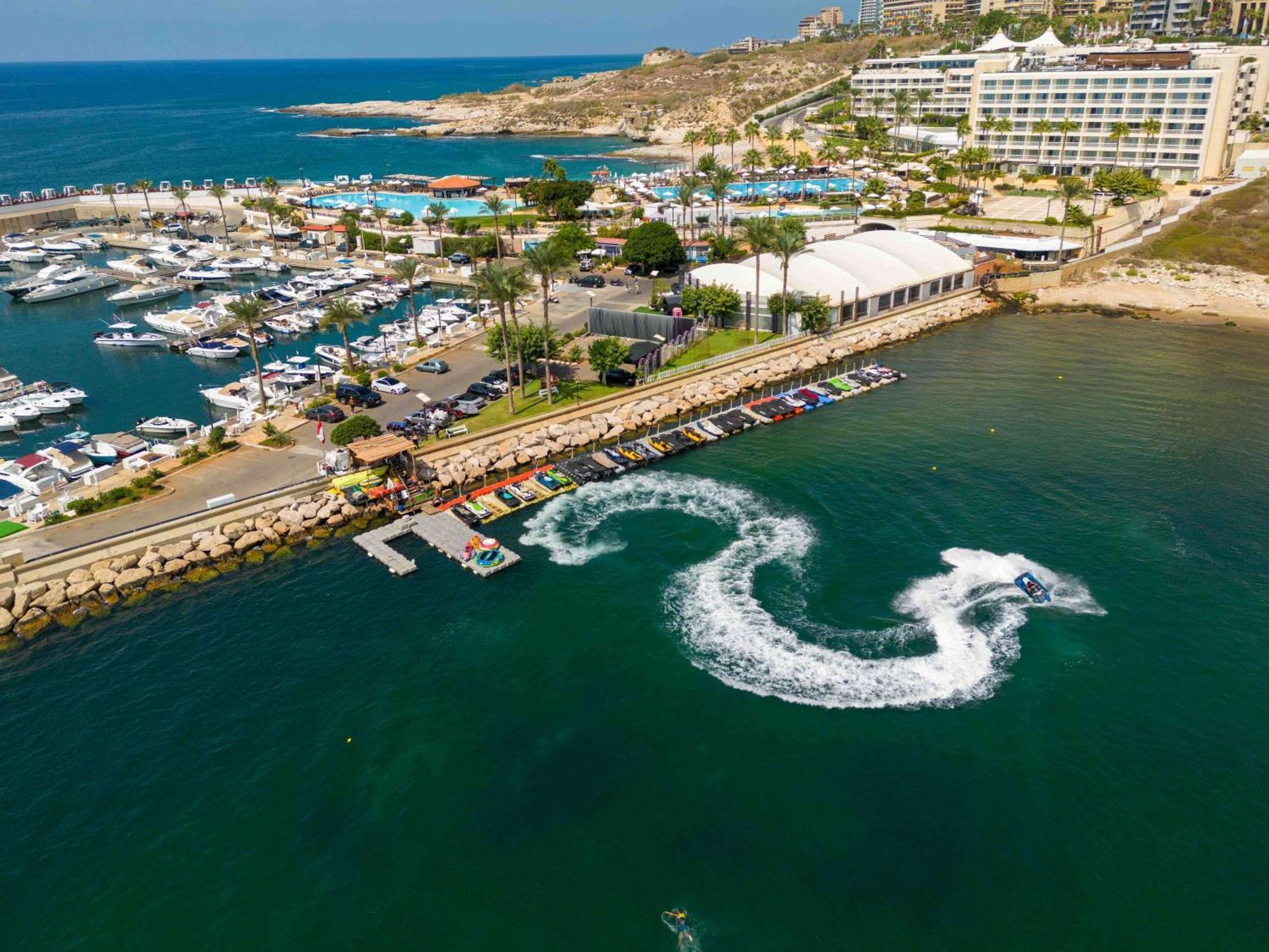 Moevenpick Hotel Beirut Eksteriør billede